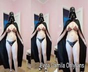 Se mete los dedos en su rica vagina mujer enmascarada Evita Camila from milenax gg se desnuda