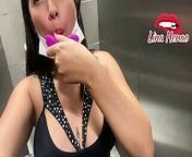 I masturbate in public on a plane to Cali - juicy squirt from juicy content