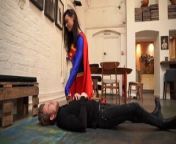 Superheroine from woman easily lifts a guy