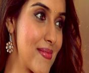 asin close up cleavage from asin hoot