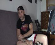 the sexy daddy JESS ROYAN fucked bareback by te yougn delive from sex gay boy te