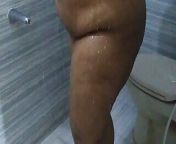 Indian hot aunty takes bath in bathroom after having sex with neighbor from सेक्सी भारतीय चाची स्नान छिपे हुए क