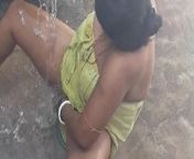 Bhabhi front bath sexy body from leone bobon aunty pissing front in bathrooml village