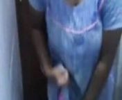 Desi ragazza paffuta ha esposto il suo corpo nudo in una videochiamata Whatsapp from whatsapp tamil sex girls pissing