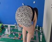Giantess destroying a city from giantess city