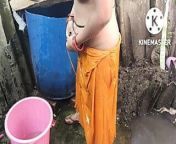 Anita ki hot look in bathing outside from indian porn outdoor topless bath