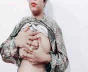 Pakistani Hot Aunty Boobs Show from nikkita hot boobs show