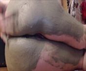 Super fetish fart video with an ass covered in mud from mudu