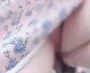 [Outdoor masturbation] A perverted Japanese who secretly exposes pussy in a residential area and is from 自慰棒逛街